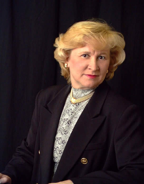 Kati Fabian - Presidente de FK International - CONTRLEUR FINANCIER INTERNATIONAL ANGLAIS - FRANAIS - ALLEMAND - HONGROIS - ESPAGNOL - RUSSE